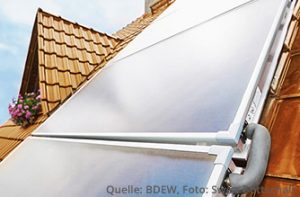 Solarthermie ergänzt die Erdgasheizung um effiziente Warmwasserbereitung (Quelle: BDEW, Foto: Swen Gottschall)
